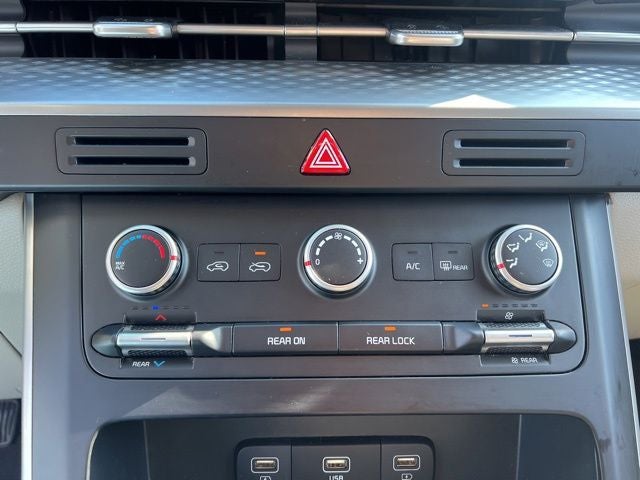 2024 Kia Carnival LX