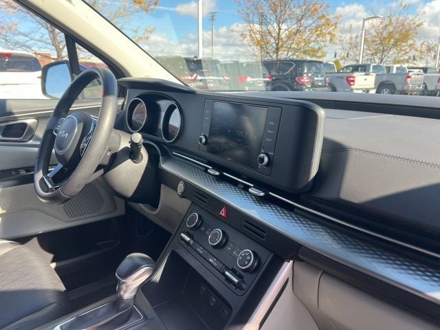 2024 Kia Carnival LX