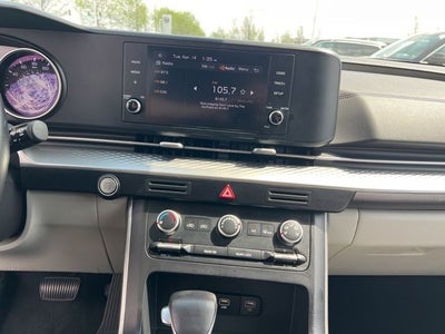 2024 Kia Carnival LX