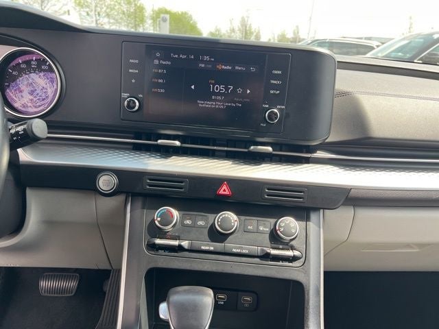 2024 Kia Carnival LX