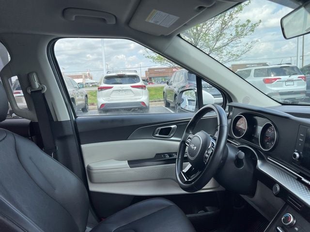 2024 Kia Carnival LX